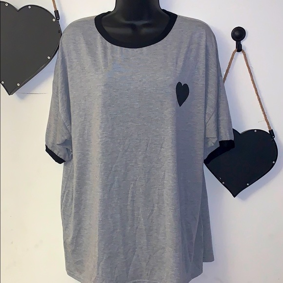 boo hoo Tops - Boo-hoo Gray Short Sleeve T with Black Heart